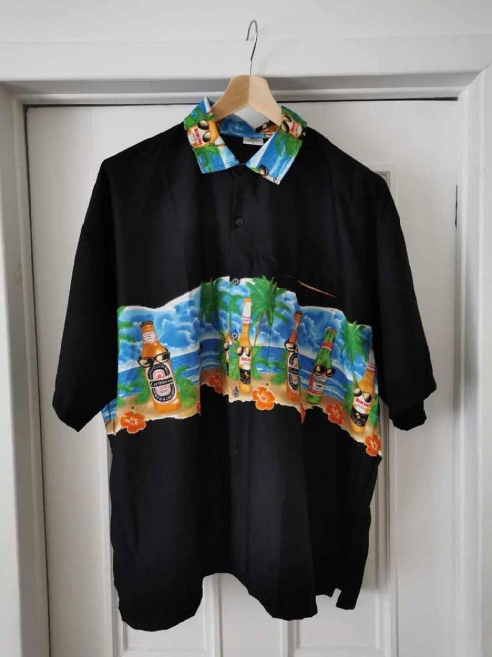 Vintage kitsch Rima Beach World shirt
